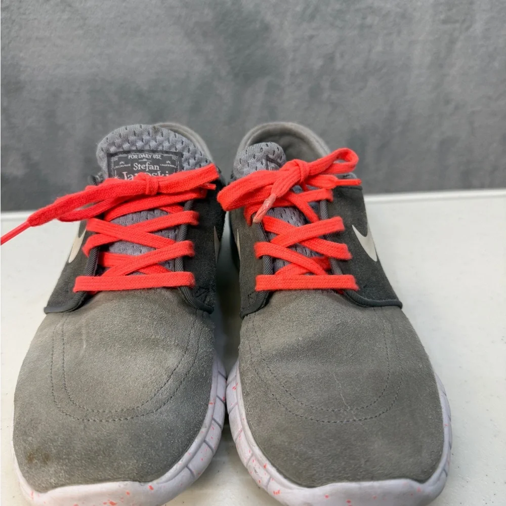 Mens Nike SB Stefan Janoski Max Wolf Grey and White Sneakers Size 8.5